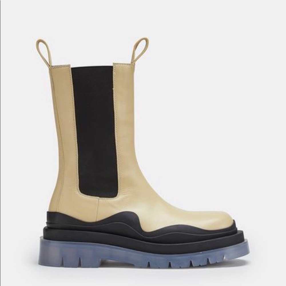 *LOOKING FOR BV TIRE BOOT IN BUTTER SZ.6!!!*